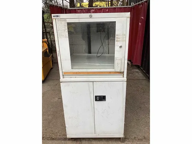 Computerkast ip65 met onderkast incl lade en toetsenbord-muis lade en schermkast incl stopcontacten - afbeelding 4 van  8
