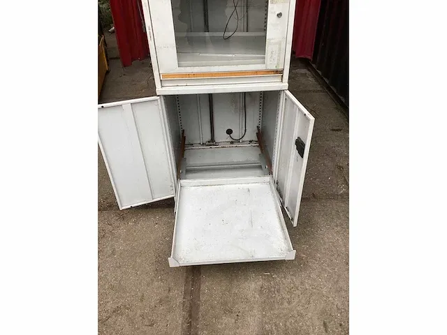 Computerkast ip65 met onderkast incl lade en toetsenbord-muis lade en schermkast incl stopcontacten - afbeelding 7 van  8