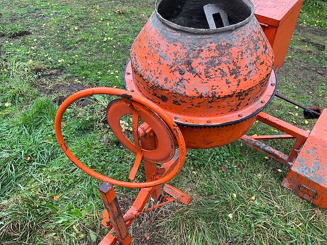 Concrete mixer - afbeelding 5 van  13