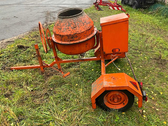Concrete mixer - afbeelding 8 van  13