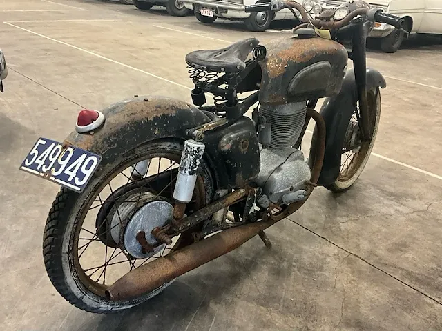 Confort oldtimer motorfiets restauratieproject - afbeelding 4 van  6