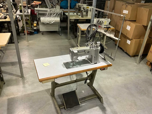 Consew 4naalds kettingsteek met drievoudig transport type 3324 - afbeelding 1 van  7
