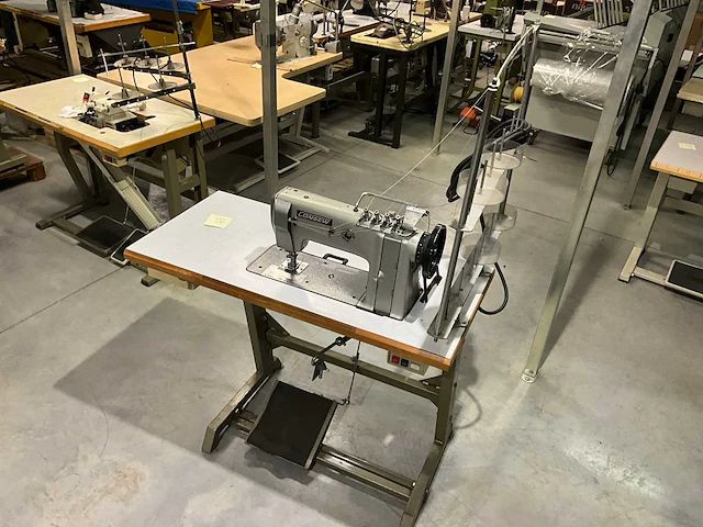 Consew 4naalds kettingsteek met drievoudig transport type 3324 - afbeelding 2 van  7