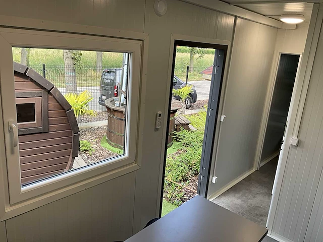 Container-cabine-mobiele woonunit-zorgunit-kantoorunit 33,6m2 - 12mx2,8m - afbeelding 25 van  65