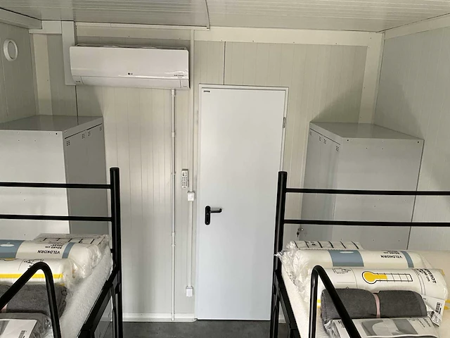 Container-cabine-mobiele woonunit-zorgunit-kantoorunit 33,6m2 - 12mx2,8m - afbeelding 53 van  65