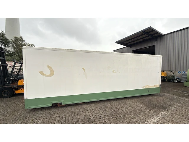 Container met hekken - afbeelding 1 van  1