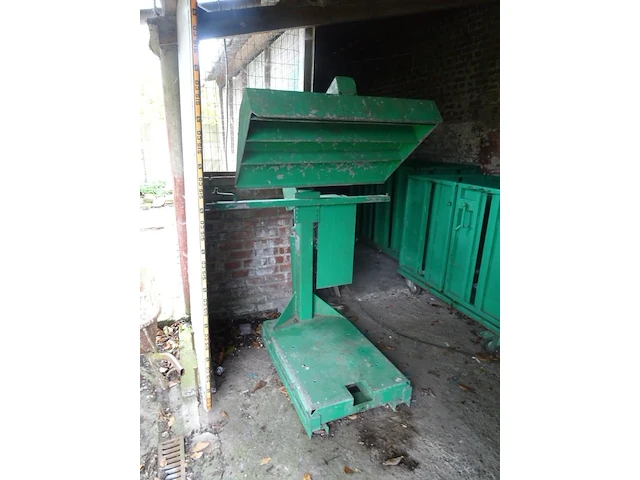 Containerpers the green machine + 2x metalen kar + rolcontainer - afbeelding 1 van  5
