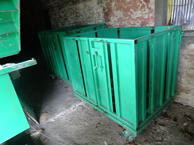 Containerpers the green machine + 2x metalen kar + rolcontainer - afbeelding 4 van  5