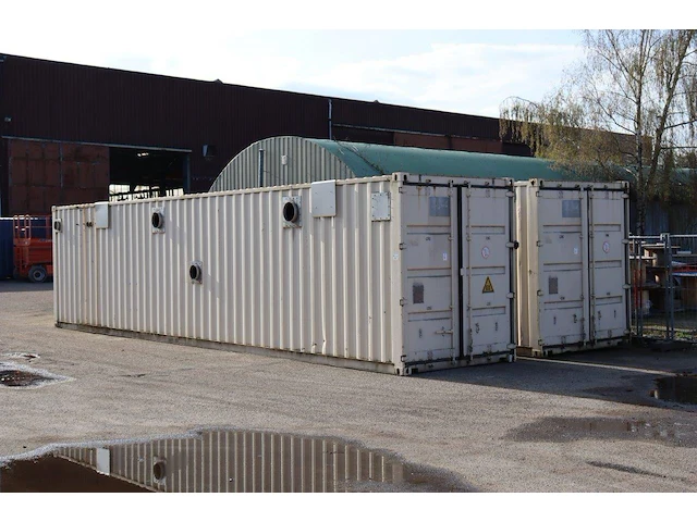 Containers met verwarmingsinstallatie buderus g605-1020/16 1997 2stuks - afbeelding 1 van  1