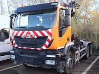 Containervrachtwagen iveco trakker ad 260t, datum 1ste inschrijving 14/10/2013, chassisnummer wjme2nps40c271248, km-stand keuring 10/24 47.853, euro eev, diesel, kenteken i+ii, gelijkvormigheidssattest
