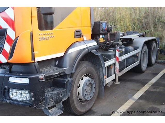 Containervrachtwagen iveco trakker ad 260t, datum 1ste inschrijving 14/10/2013, chassisnummer wjme2nps40c271248, km-stand keuring 10/24 47.853, euro eev, diesel, kenteken i+ii, gelijkvormigheidssattest - afbeelding 12 van  21