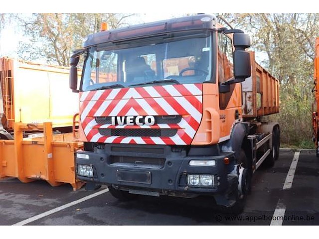 Containervrachtwagen iveco trakker ad260t/8.0, datum 1ste inschrijving 23/8/2011, chassisnummer wjme2nncs40c238124, km-stand keuring 10/24 161.910, euro 5, diesel, kenteken, gelijkvormigheidssattest - afbeelding 1 van  14