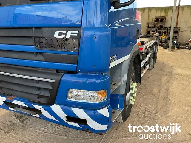 Containervrachtwagen - afbeelding 9 van  38