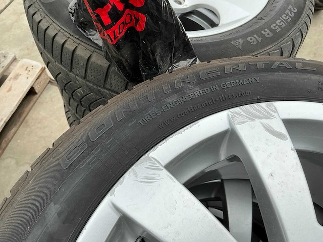 Continental crosscontact uhp autoband met aluminium velg (4x) - afbeelding 9 van  11