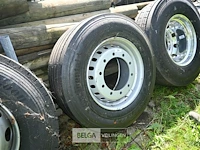 Continental vrachtwagenband + velg - afbeelding 1 van  5