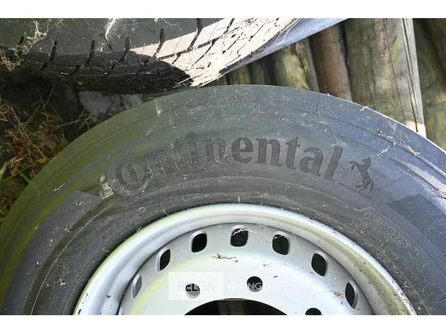 Continental vrachtwagenband + velg - afbeelding 4 van  5