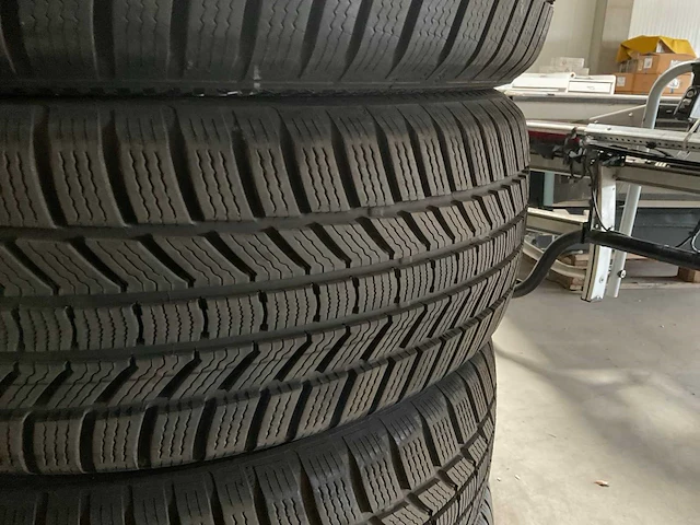 Continental wintercontact 225/55r19v winterbanden (4x) - afbeelding 4 van  6