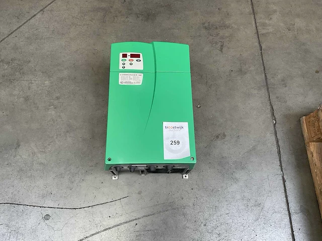 Control techniques commander se se43401100 se16t frequentieregelaar - afbeelding 1 van  4