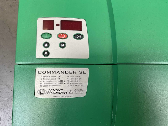 Control techniques commander se se43401100 se16t frequentieregelaar - afbeelding 2 van  4