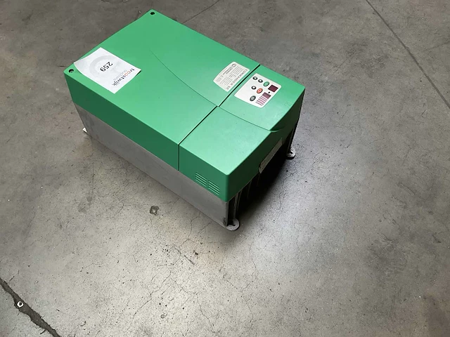 Control techniques commander se se43401100 se16t frequentieregelaar - afbeelding 3 van  4