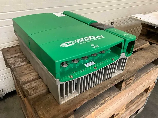 Control techniques uni4402 frequentieregelaar - afbeelding 2 van  6
