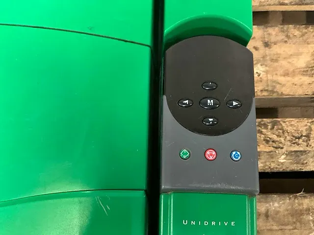 Control techniques uni4402 frequentieregelaar - afbeelding 4 van  6