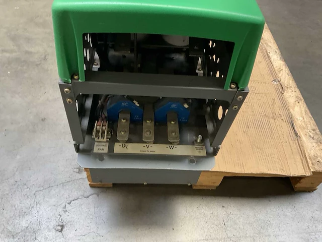 Control techniques uni4501 power mudule frequentieregelaar - afbeelding 5 van  8