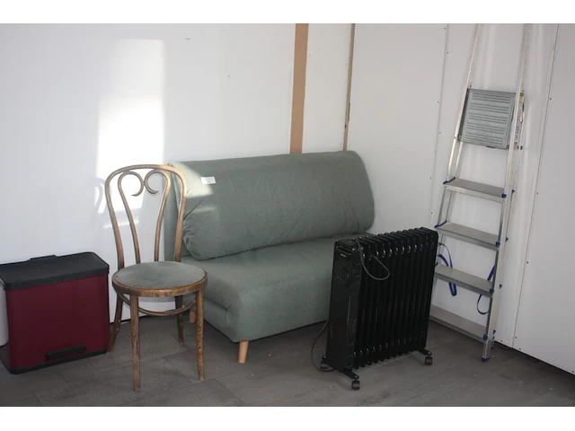 Convectorkachel aerian, koelkast inuvik, fruitschaal, groene zitbank-divanbed, pedaalemmer, alu trapladder met 4 treden, (115,140,141,142,143,144) - afbeelding 1 van  5