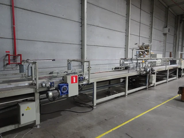 Conveyor with 2x overedging machine titan - afbeelding 1 van  5