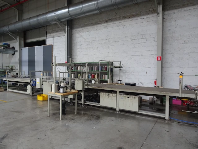 Conveyor with 2x overedging machine titan - afbeelding 1 van  6