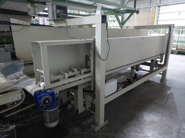 Conveyor with carpet depositer - afbeelding 1 van  4