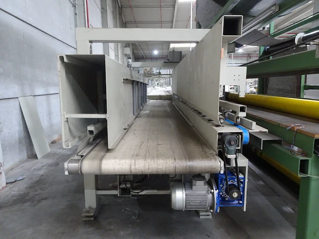 Conveyor with carpet depositer - afbeelding 2 van  4