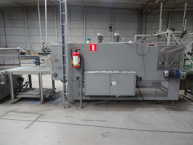 Conveyor with shrink tunnel sac + deposit roller into trolley - afbeelding 5 van  11
