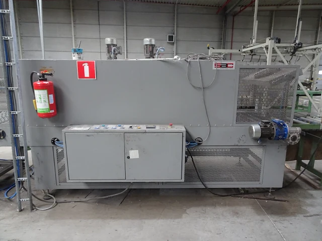 Conveyor with shrink tunnel sac + deposit roller into trolley - afbeelding 6 van  11