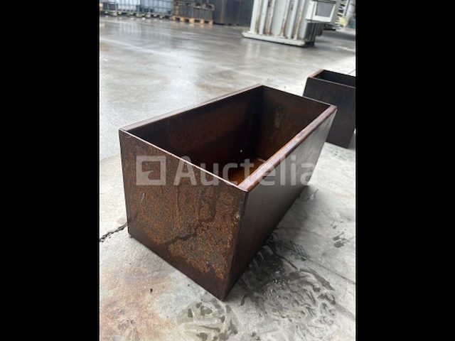 Corten bloembak (medium) - afbeelding 1 van  5