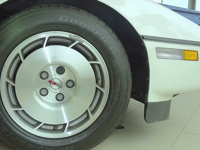 Corvette c4 convertible 'indianapolis 500' - afbeelding 10 van  42