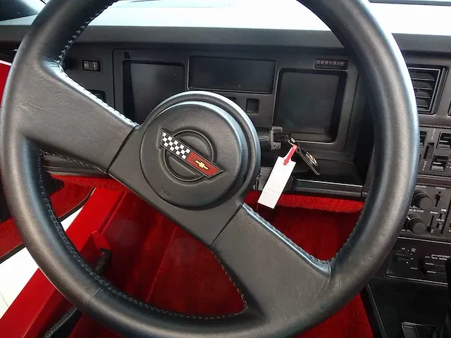 Corvette c4 convertible 'indianapolis 500' - afbeelding 27 van  42