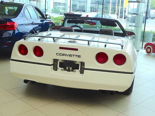Corvette c4 convertible 'indianapolis 500' - afbeelding 23 van  42