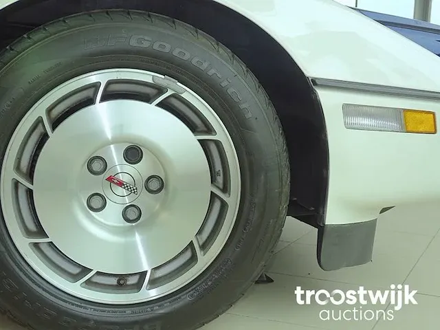 Corvette c4 convertible 'indianapolis 500' - afbeelding 18 van  42