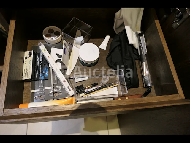 Cosmetica en lichaamsverzorging - afbeelding 10 van  18