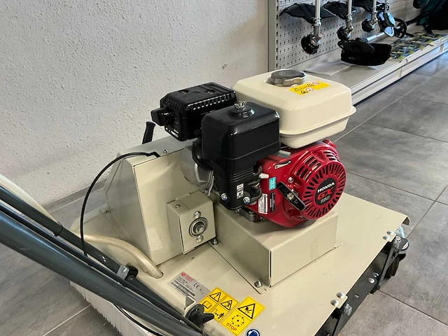 Cramer ekm 800 borstelmachine voor klinkers in te borstelen - afbeelding 11 van  12