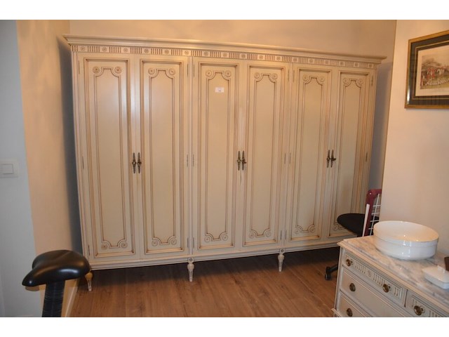 Craquelé slaapkamerkast met 6 deuren, carquelé commode met marmeren blad en 4 lades, craqluelé nachtkastje met marmeren blad en 2 lades - afbeelding 4 van  19