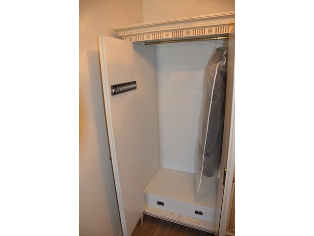 Craquelé slaapkamerkast met 6 deuren, carquelé commode met marmeren blad en 4 lades, craqluelé nachtkastje met marmeren blad en 2 lades - afbeelding 9 van  19