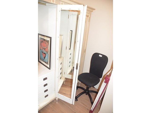 Craquelé slaapkamerkast met 6 deuren, carquelé commode met marmeren blad en 4 lades, craqluelé nachtkastje met marmeren blad en 2 lades - afbeelding 11 van  19