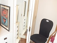 Craquelé slaapkamerkast met 6 deuren, carquelé commode met marmeren blad en 4 lades, craqluelé nachtkastje met marmeren blad en 2 lades - afbeelding 11 van  19