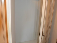 Craquelé slaapkamerkast met 6 deuren, carquelé commode met marmeren blad en 4 lades, craqluelé nachtkastje met marmeren blad en 2 lades - afbeelding 12 van  19