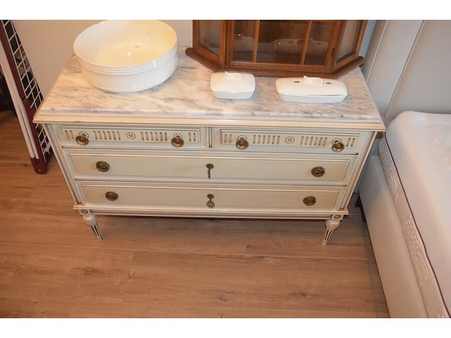 Craquelé slaapkamerkast met 6 deuren, carquelé commode met marmeren blad en 4 lades, craqluelé nachtkastje met marmeren blad en 2 lades - afbeelding 15 van  19