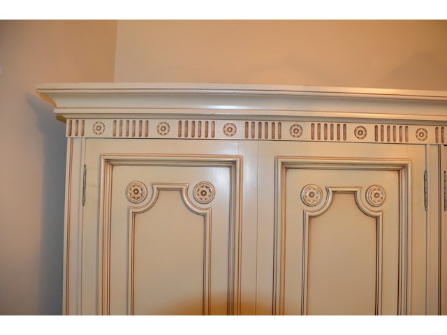 Craquelé slaapkamerkast met 6 deuren, carquelé commode met marmeren blad en 4 lades, craqluelé nachtkastje met marmeren blad en 2 lades - afbeelding 7 van  19