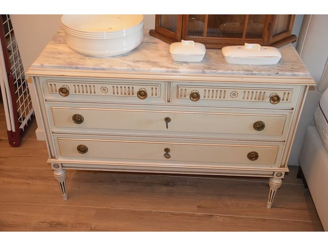 Craquelé slaapkamerkast met 6 deuren, carquelé commode met marmeren blad en 4 lades, craqluelé nachtkastje met marmeren blad en 2 lades - afbeelding 13 van  19