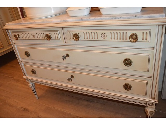 Craquelé slaapkamerkast met 6 deuren, carquelé commode met marmeren blad en 4 lades, craqluelé nachtkastje met marmeren blad en 2 lades - afbeelding 16 van  19